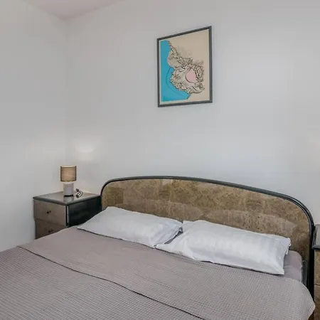 Dora Apartament *